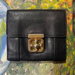 chloé turn lock black fold wallet